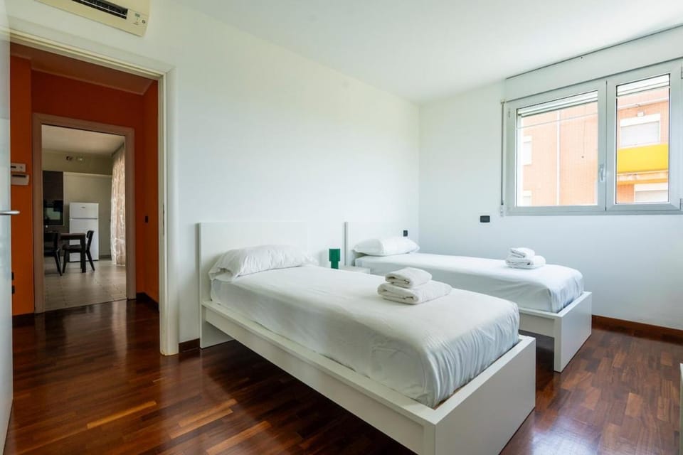 Colorful Home - with Terrace Apartment in Sesto San Giovanni