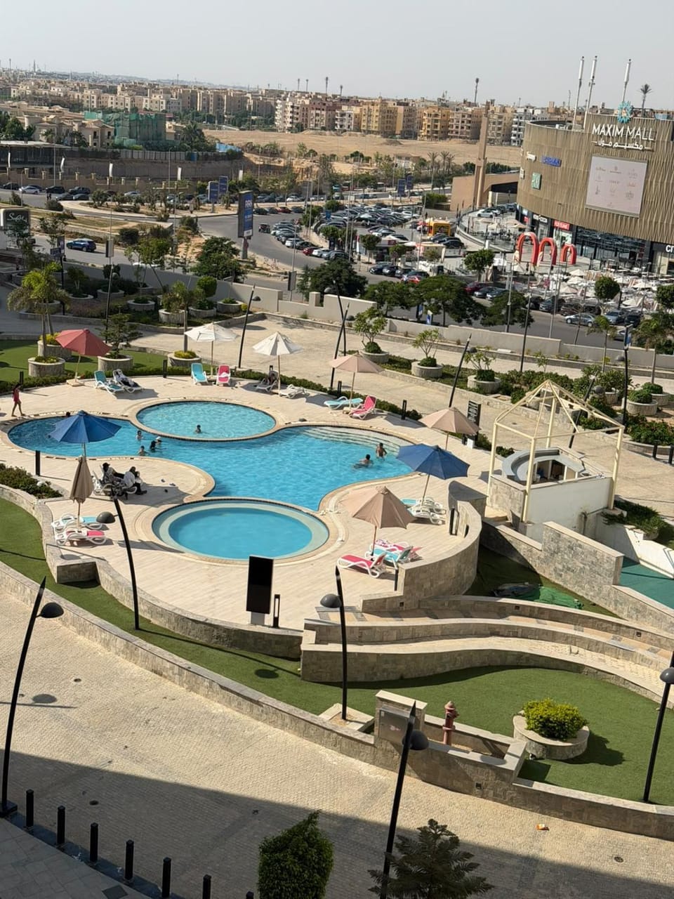 Property building, Day, Pool view, Swimming pool