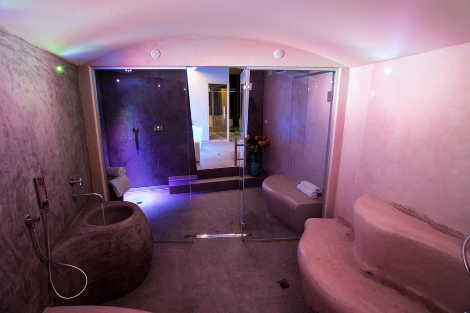 Property building, Spa and wellness centre/facilities