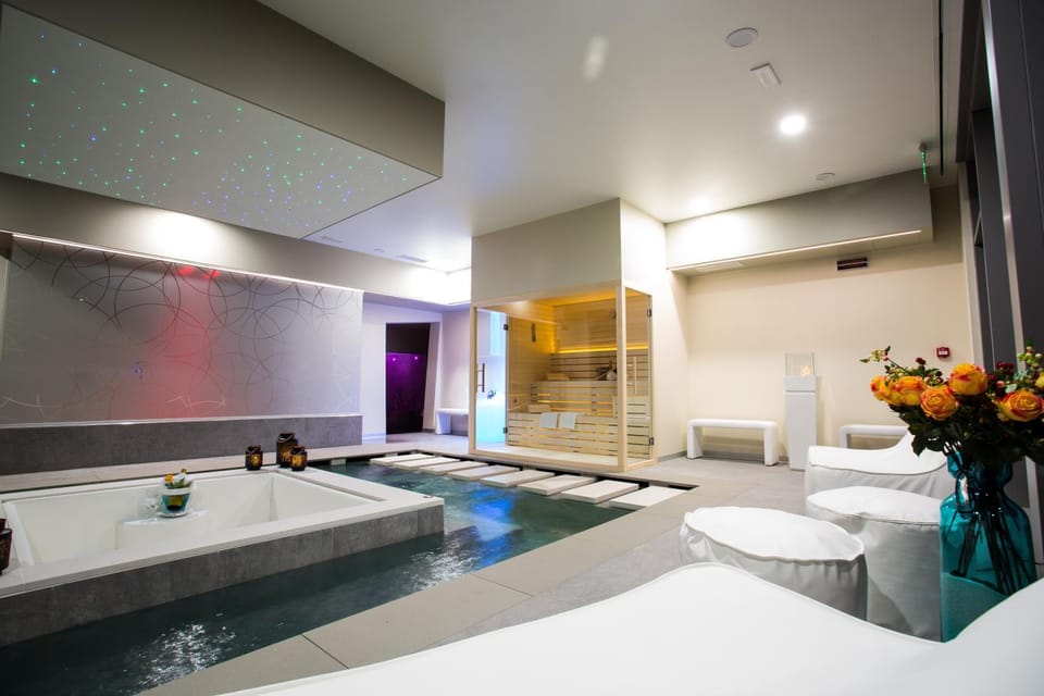 Property building, Hot Tub, Sauna, Spa and wellness centre/facilities