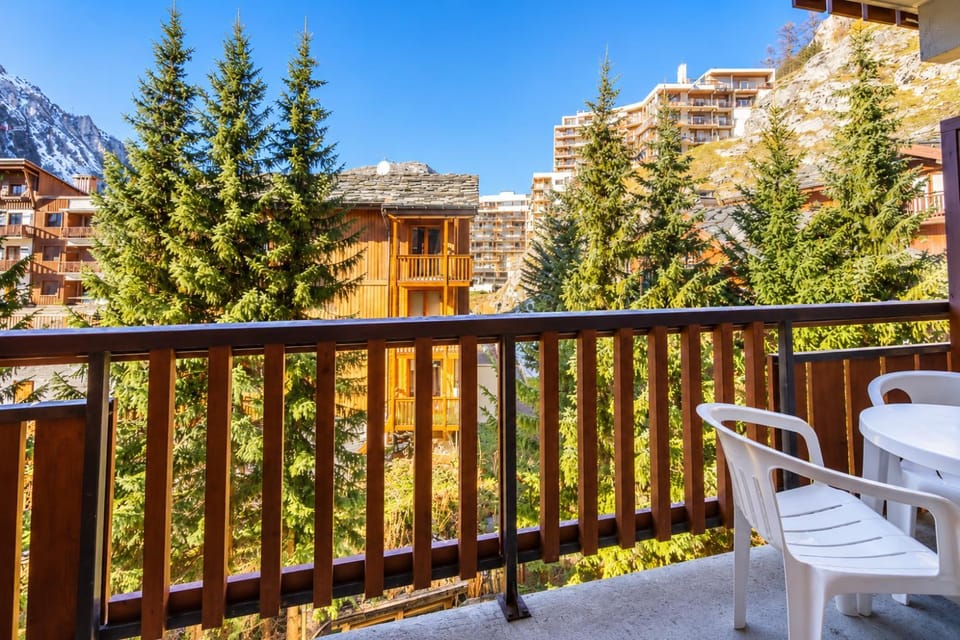 Patio, Spring, Day, Natural landscape, View (from property/room), Balcony/Terrace, Dining area, Mountain view