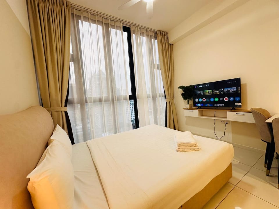 Bed, TV and multimedia, Bedroom
