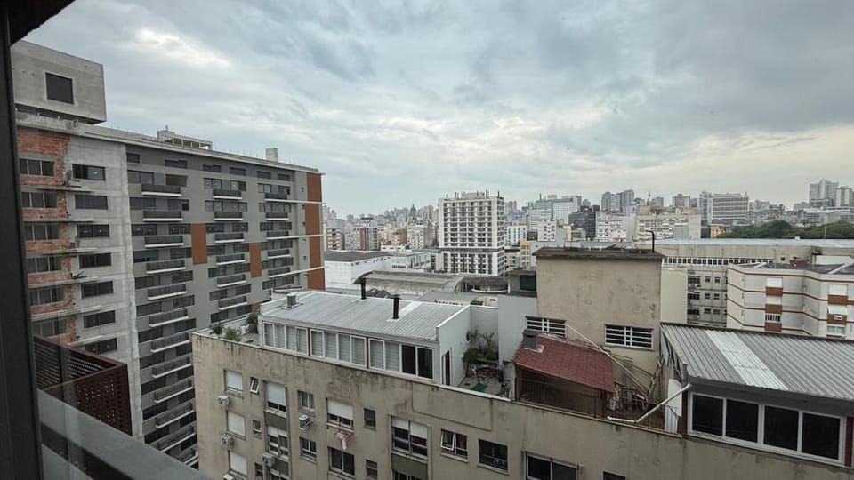 JP 1416 · Acolhedor studio em frente à Redenção Apartment in Porto Alegre