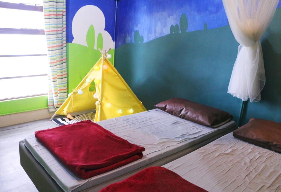 Bed, Photo of the whole room, Decorative detail