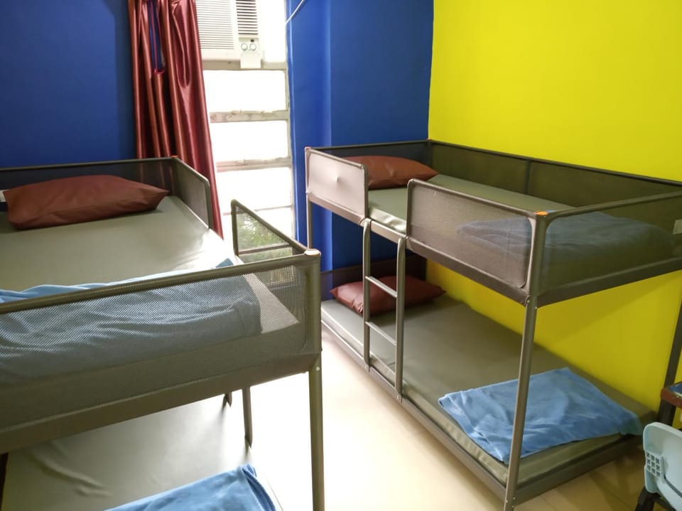 Photo of the whole room, Decorative detail, bunk bed