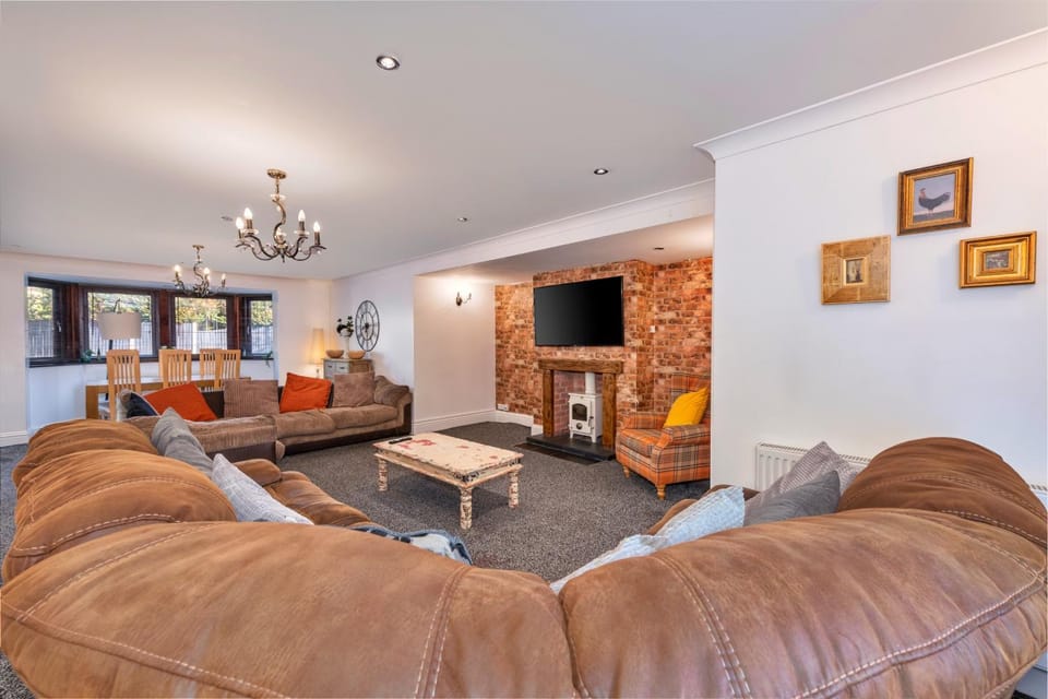 Communal lounge/ TV room, Living room