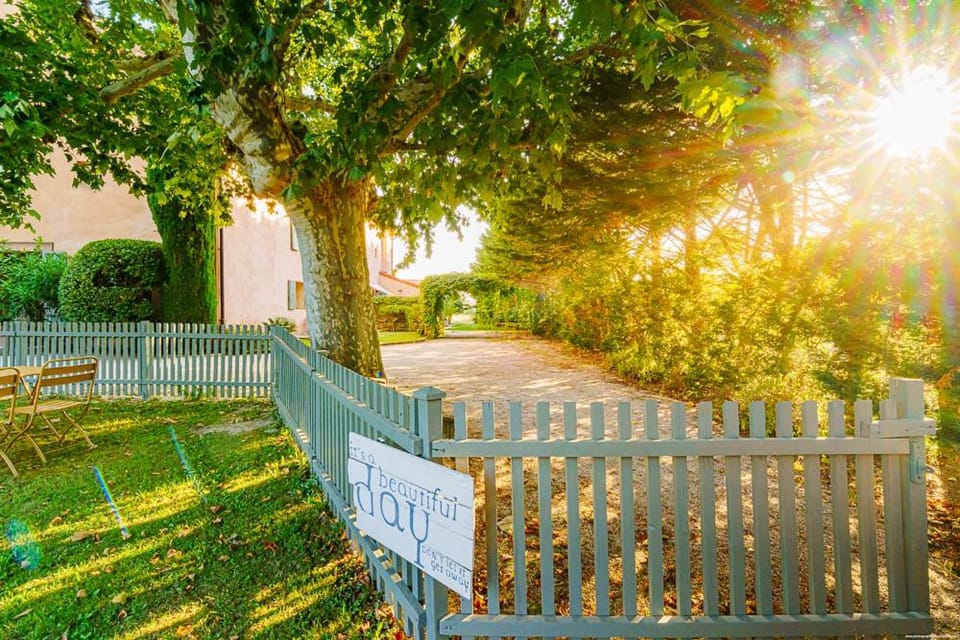 Domaine des Grès Luberon - Hôtel - Restaurant Sous les Platanes Hotel in L'Isle-sur-la-Sorgue