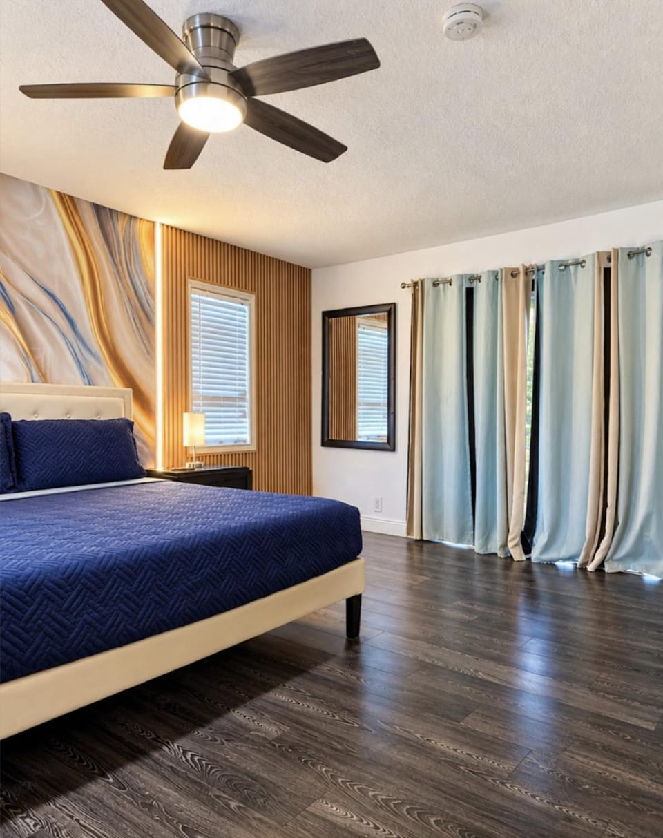 5-Bedroom Vacation Rental in Boynton Beach, FL with Private Pool, Jacuzzi, Mini Golf & Game Room House in Boynton Beach