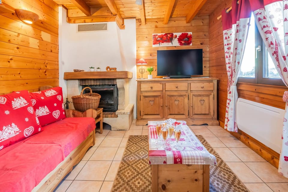 Communal lounge/ TV room, TV and multimedia, Living room