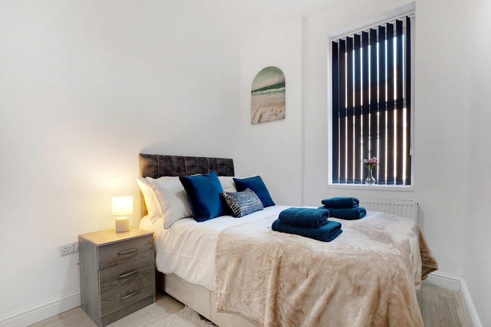 Ground-Floor 2BR Newcastle Retreat Sleeps 4 House in Newcastle upon Tyne