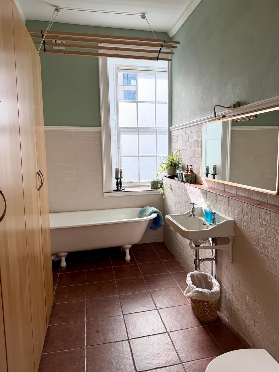 Luxury 4-Bedroom, 2-Bathroom minutes from Royal Mile Apartment in Edinburgh