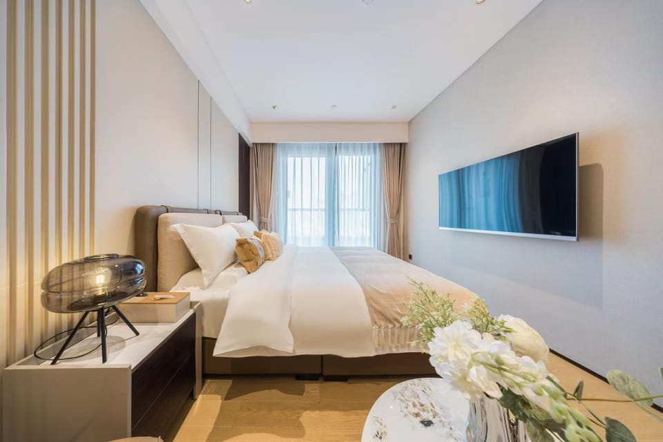 Photo of the whole room, Bedroom