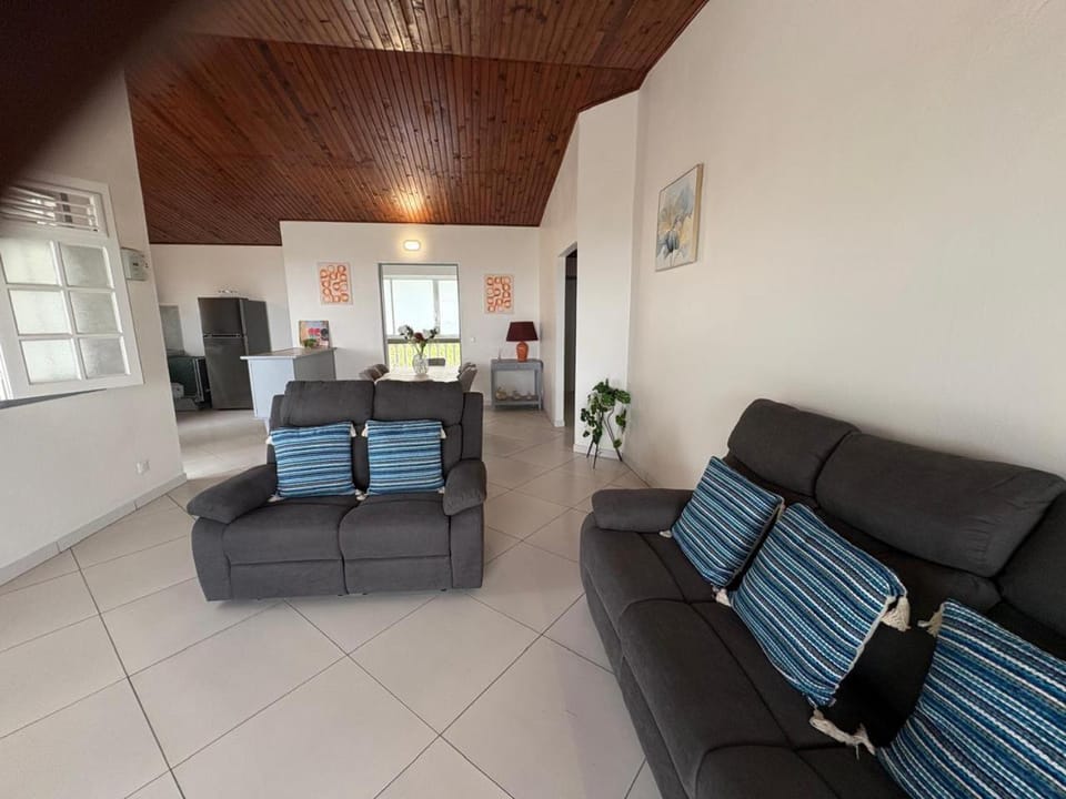 TV and multimedia, Seating area