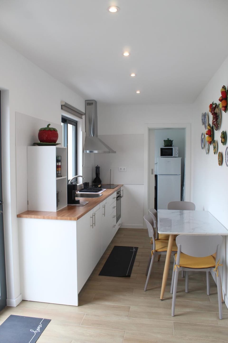 Kitchen or kitchenette, Dining area, oven, stove