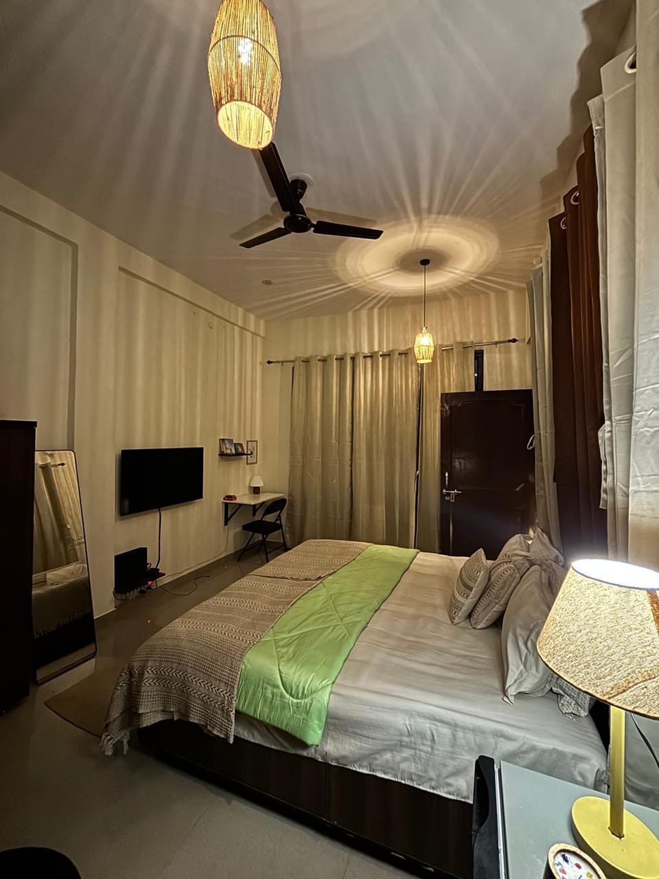 Communal lounge/ TV room, Bed, TV and multimedia, Photo of the whole room, Evening entertainment, Bedroom