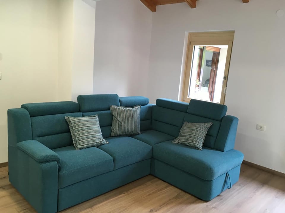 Bed, Living room, Seating area