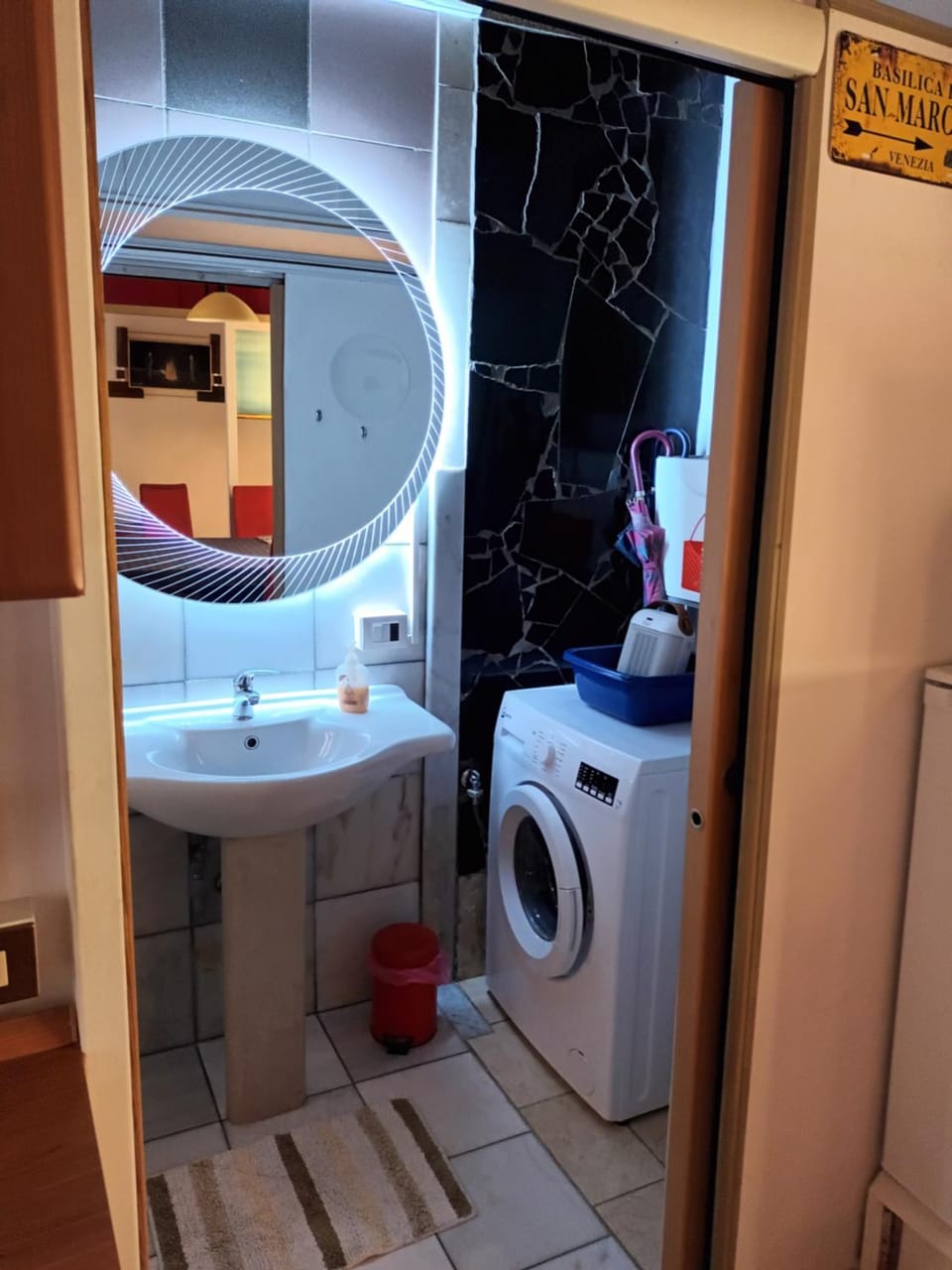 Bathroom, washing machine