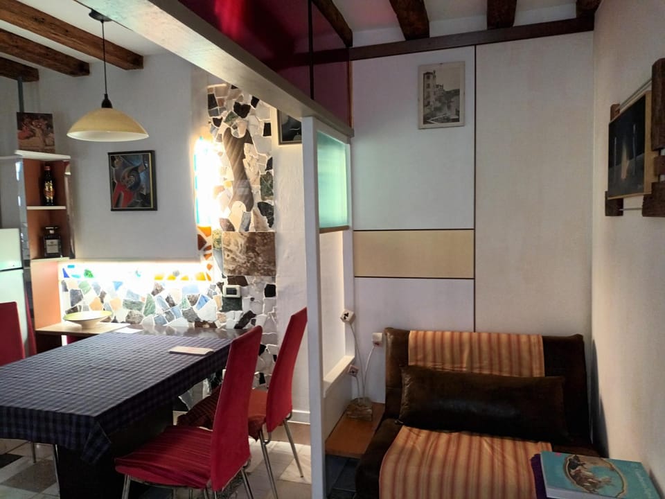 Living room, Dining area