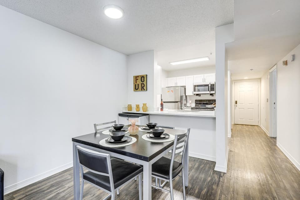 Work, Explore & Unwind! Condo 2 Mi to UF House in Gainesville