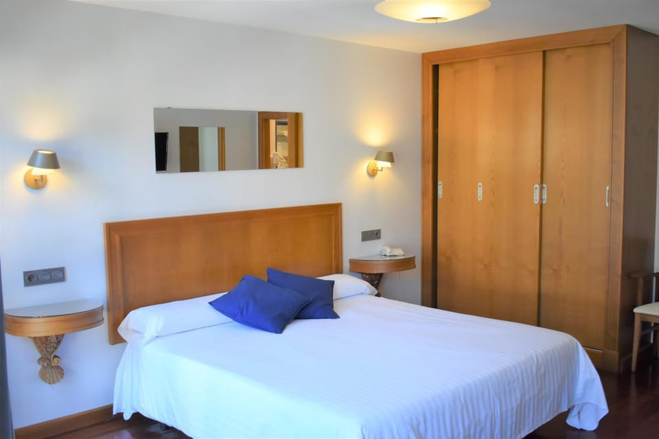 Bed, Bedroom, wardrobe