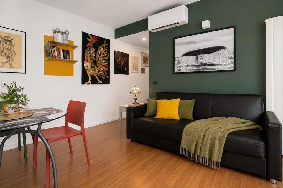 Living room, Seating area, Dining area, air conditioner