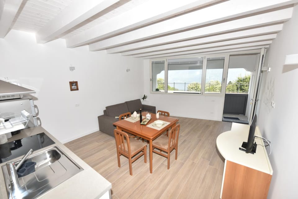 Day, Living room