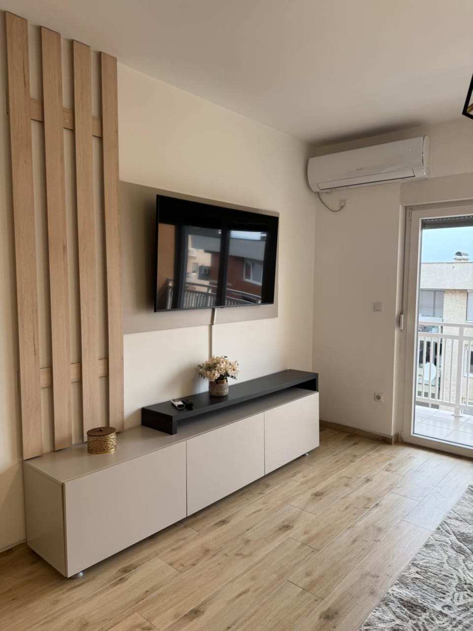 TV and multimedia, air conditioner