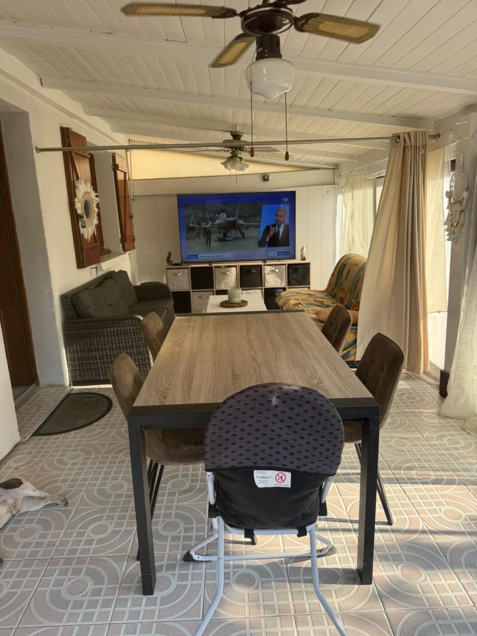 Communal lounge/ TV room