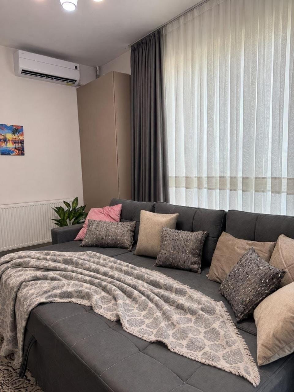 Living room, Photo of the whole room, Seating area, air conditioner