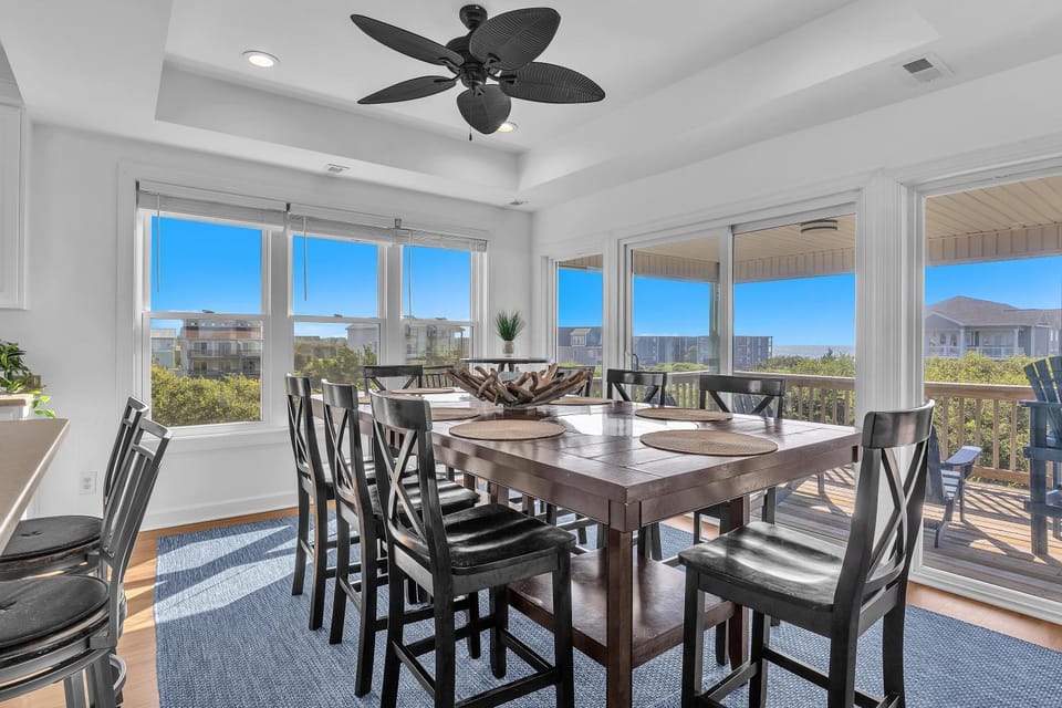 Day, Dining area