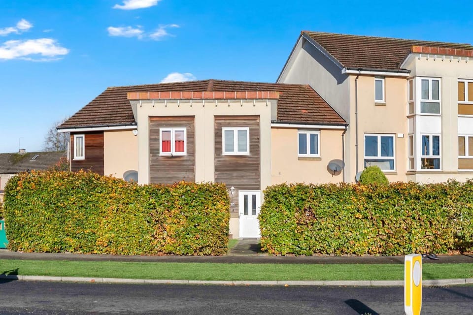 Spacious Home Sleeps 6 Parking Dunfermline House in Dunfermline