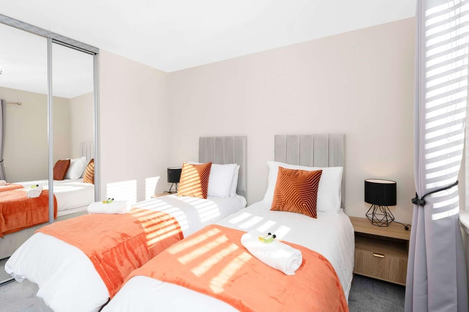 Spacious Home Sleeps 6 Parking Dunfermline House in Dunfermline