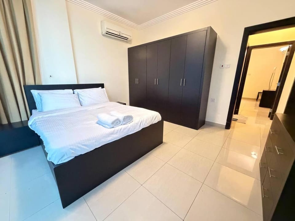 Bed, Photo of the whole room, Bedroom, wardrobe, air conditioner