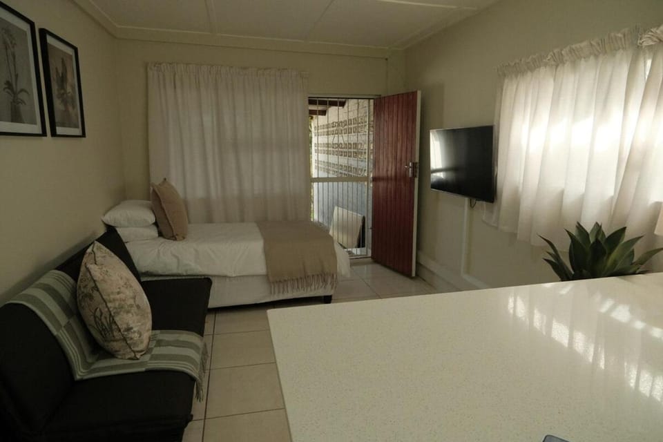TV and multimedia, Seating area, Evening entertainment