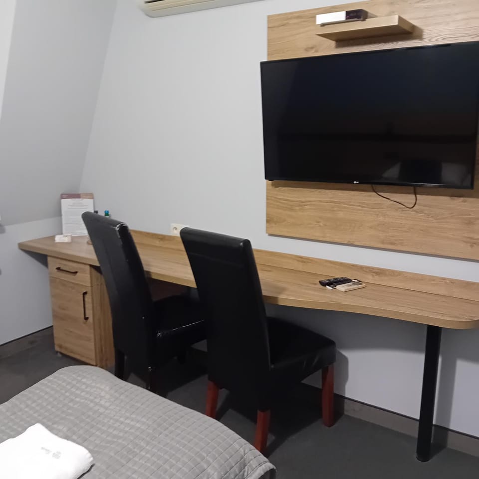 TV and multimedia, Photo of the whole room