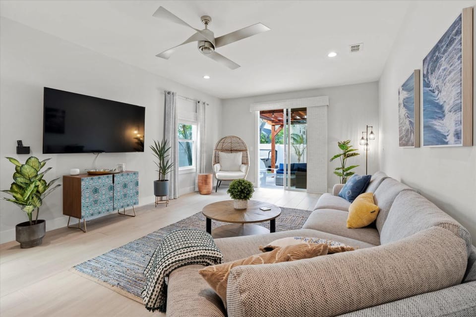 Coastal Retreat - Jax Beach Hot Tub House in Jacksonville Beach