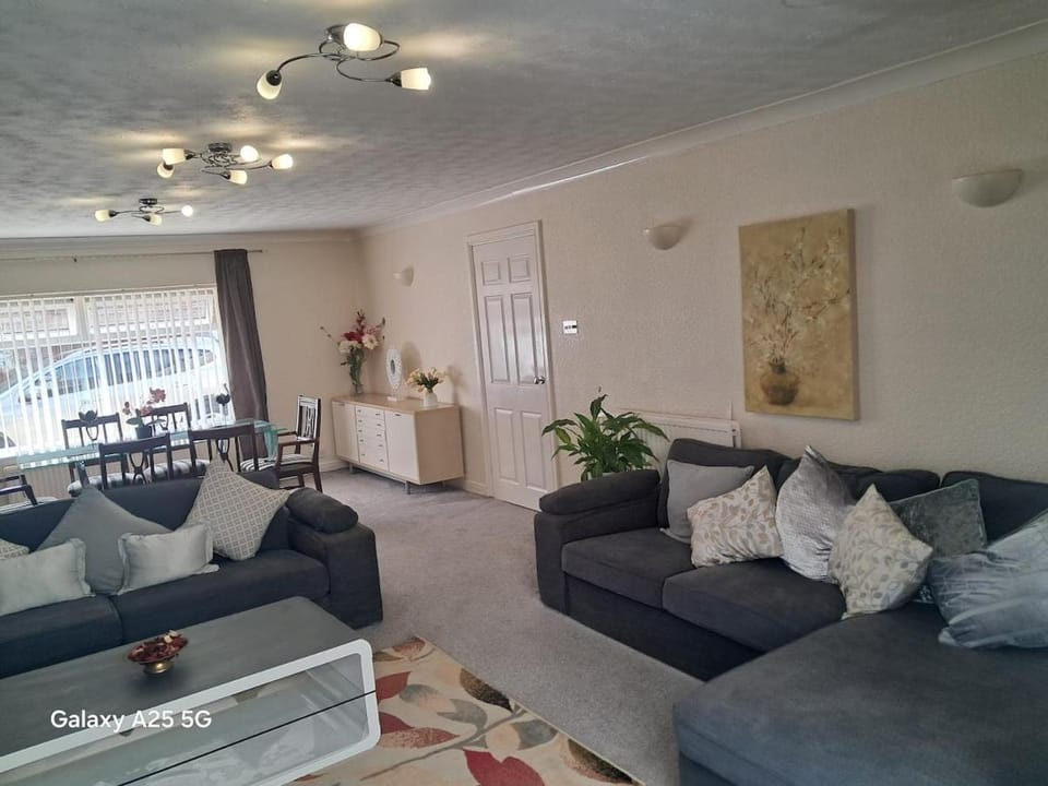 Dudley bungalow Apartment in Leicester