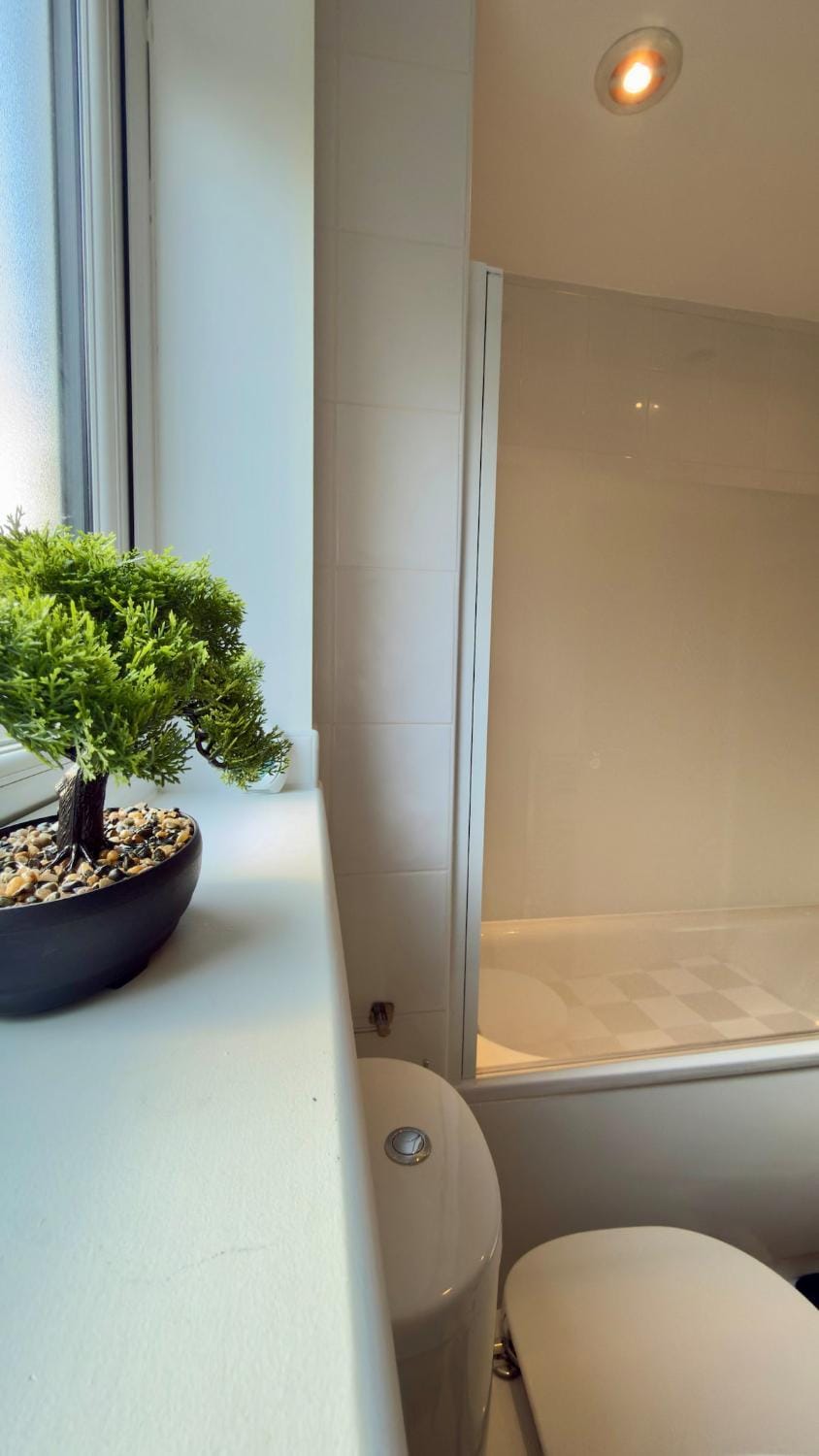 Spacious 4-Bed Home for Families & Corporate Stays Apartment in Salford