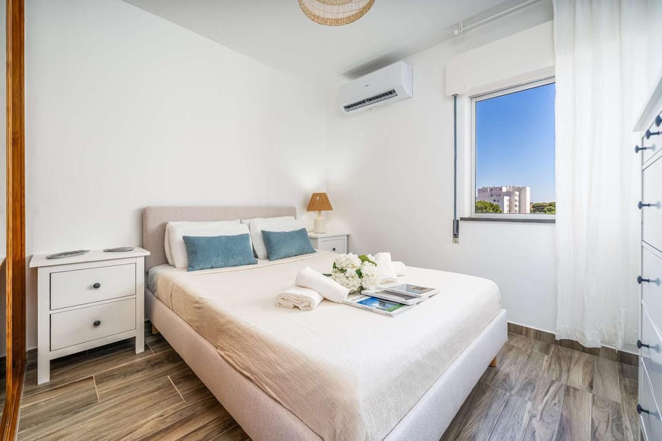 Bed, Bedroom, towels, air conditioner