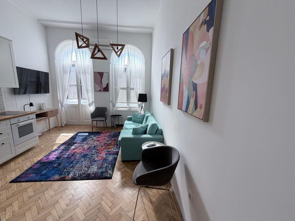 Communal lounge/ TV room, Kitchen or kitchenette, Living room