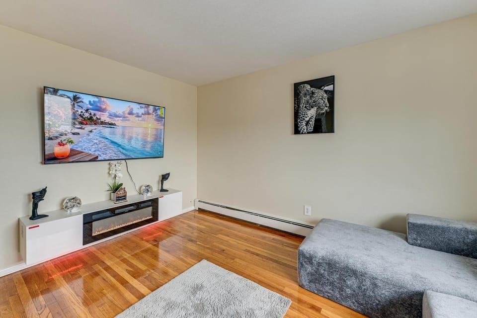 3 Mi to JFK: Convenient NYC Base w/ Shared Patio Apartment in Springfield Gardens