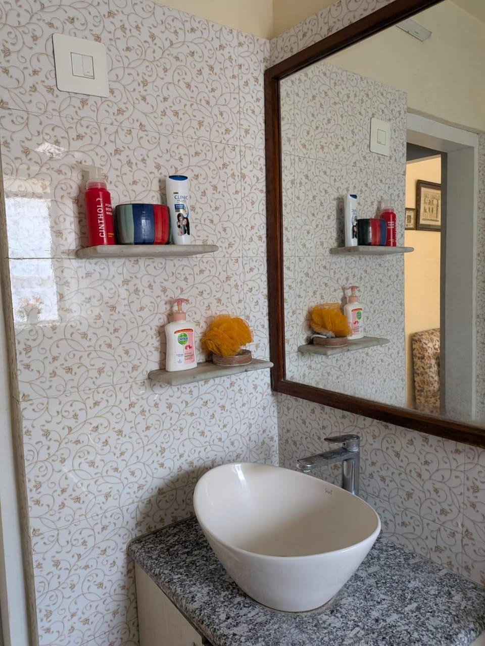 AshKrish Stays - Classic Room in an Apartment Vacation rental in Kolkata