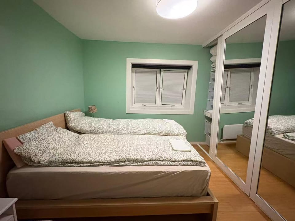 Double bedroom in a Lovely flat in Sogn District of Oslo with bus stop nearby Vacation rental in Oslo