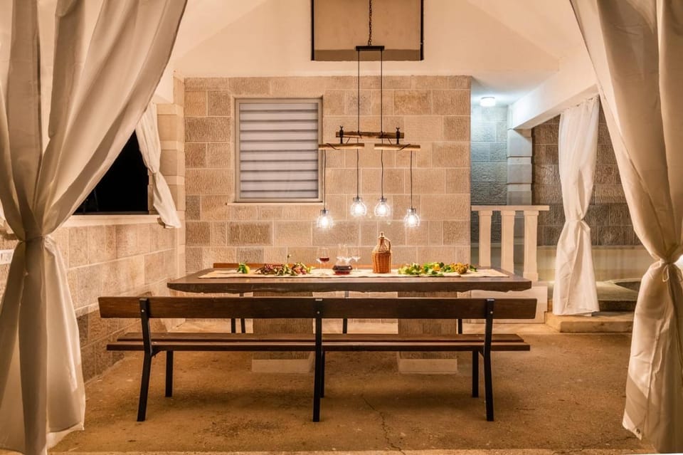 Villa Royal Stone & Lakes Villa in Split-Dalmatia County