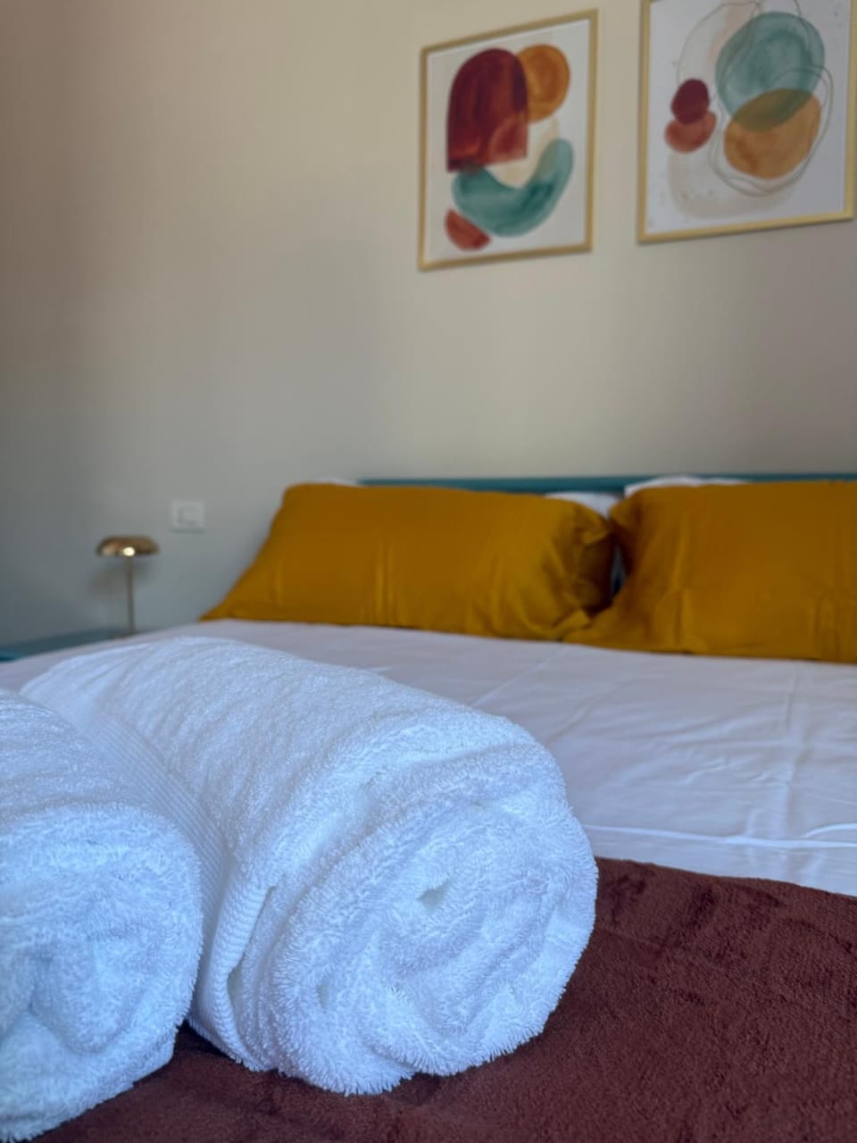 Bedroom, towels