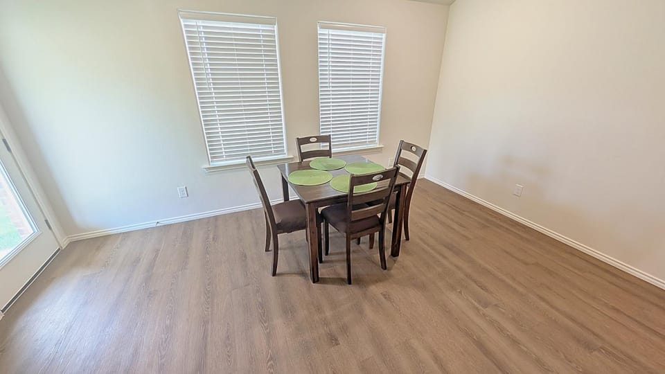 Seating area, Dining area