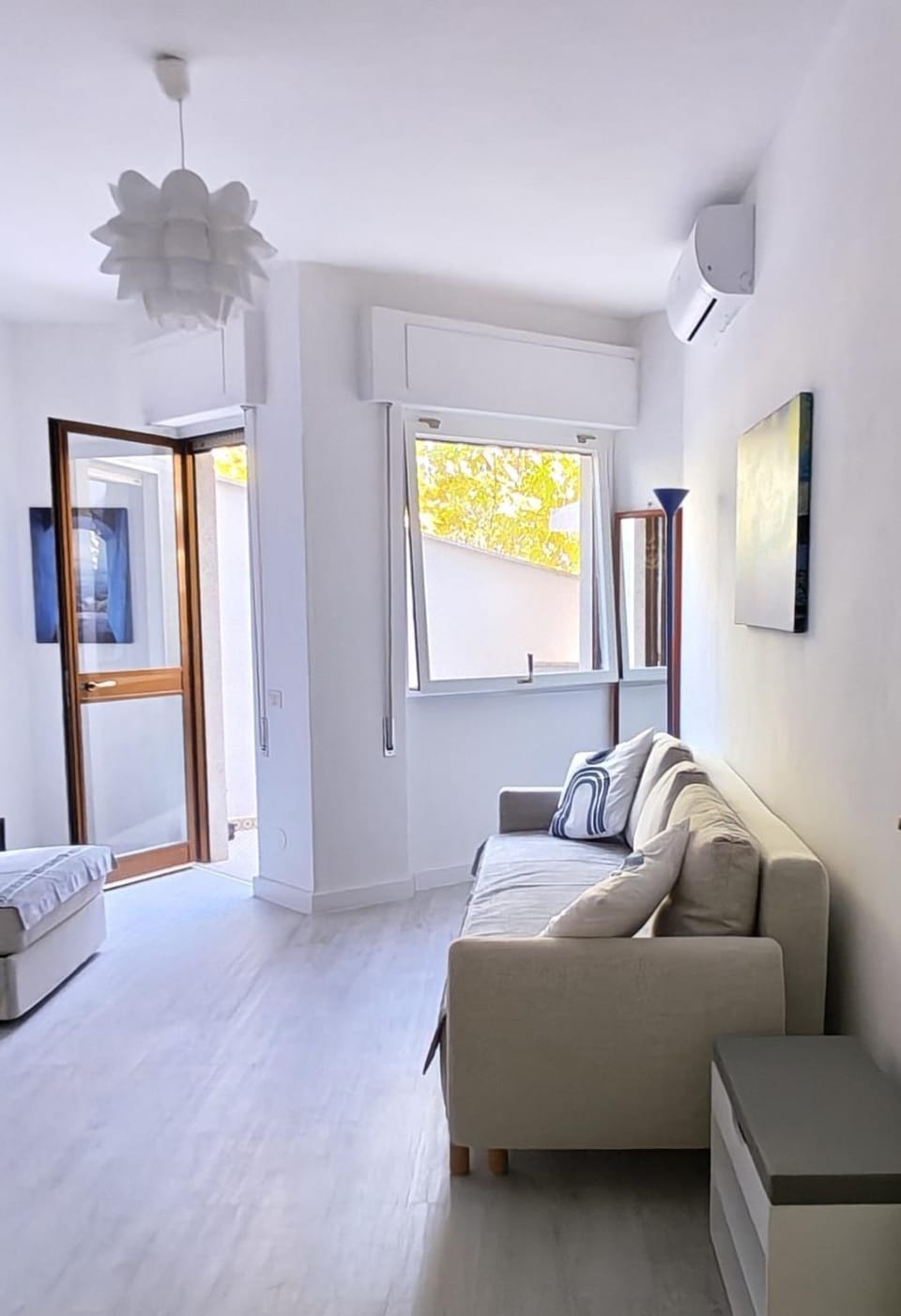 Living room, air conditioner