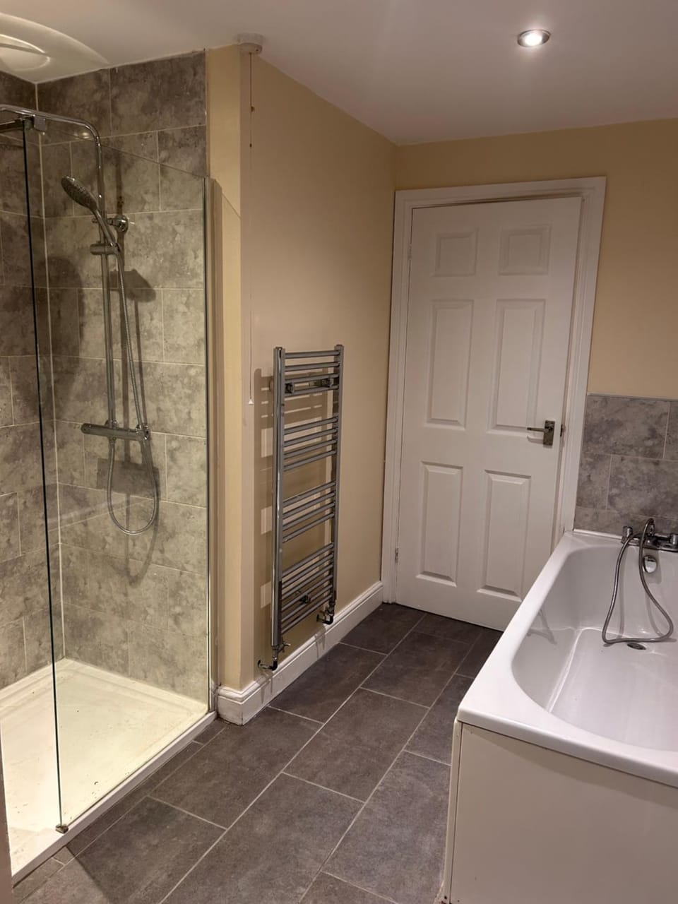 Contractor & Family Accommodation Sleeps 10 House in Grimsby