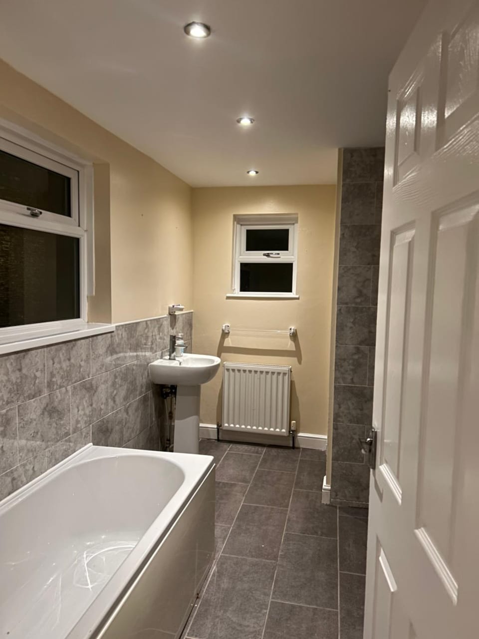 Contractor & Family Accommodation Sleeps 10 House in Grimsby