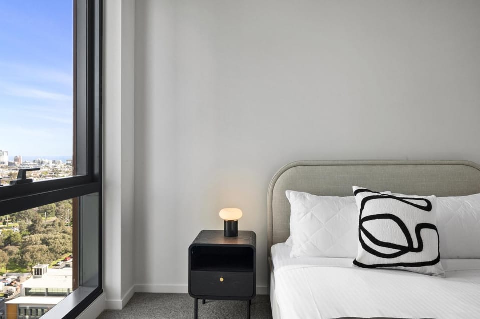 Skyline 3-Bed Apartment Near South Melbourne Apartment in Melbourne